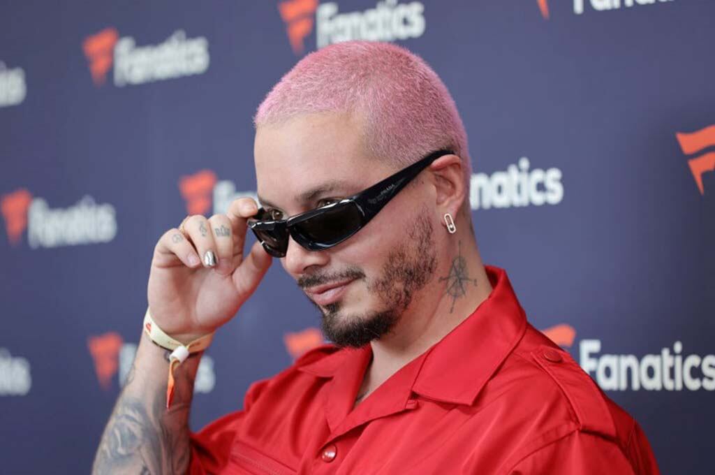 J Balvin en Premios Grammy 2022