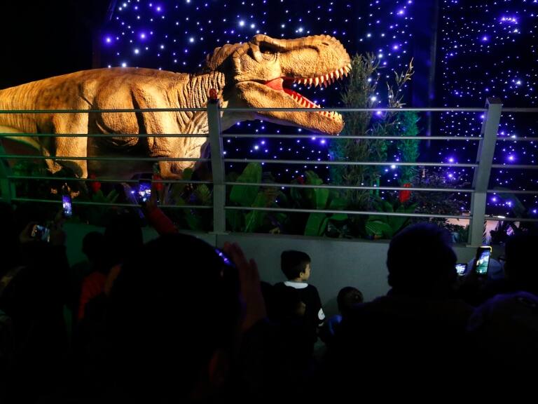 Exhibición Dinosaurios Recargados se toma Estación Mapocho