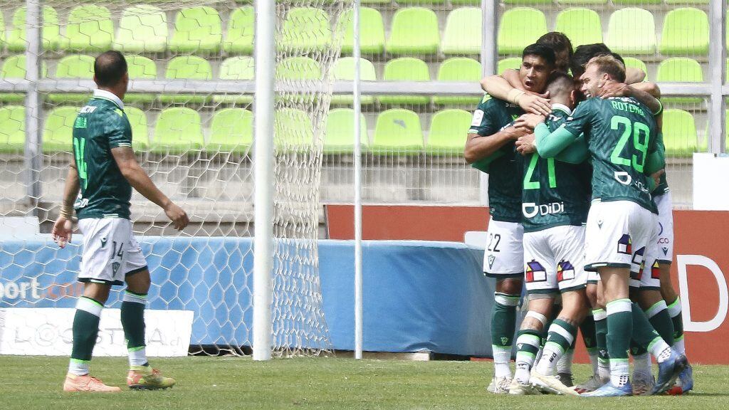 06 DE ENERO DE 2021/VALPARAISOJugadores de Colo Colo en festejo de su gol, durante el partido valido por la fecha 28 del Campeonato Nacional AFP PlanVital 2020, entre Santiago Wanderers y Colo Colo, disputado en el Estadio Elias Figueroa Brander.
FOTO: LEONARDO RUBILAR CHANDIA/AGENCIAUNO