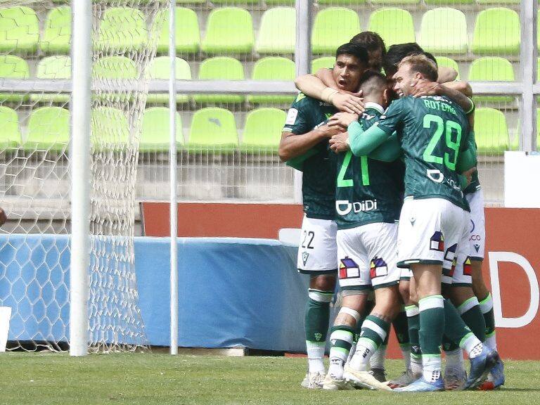 06 DE ENERO DE 2021/VALPARAISOJugadores de Colo Colo en festejo de su gol, durante el partido valido por la fecha 28 del Campeonato Nacional AFP PlanVital 2020, entre Santiago Wanderers y Colo Colo, disputado en el Estadio Elias Figueroa Brander.
FOTO: LEONARDO RUBILAR CHANDIA/AGENCIAUNO