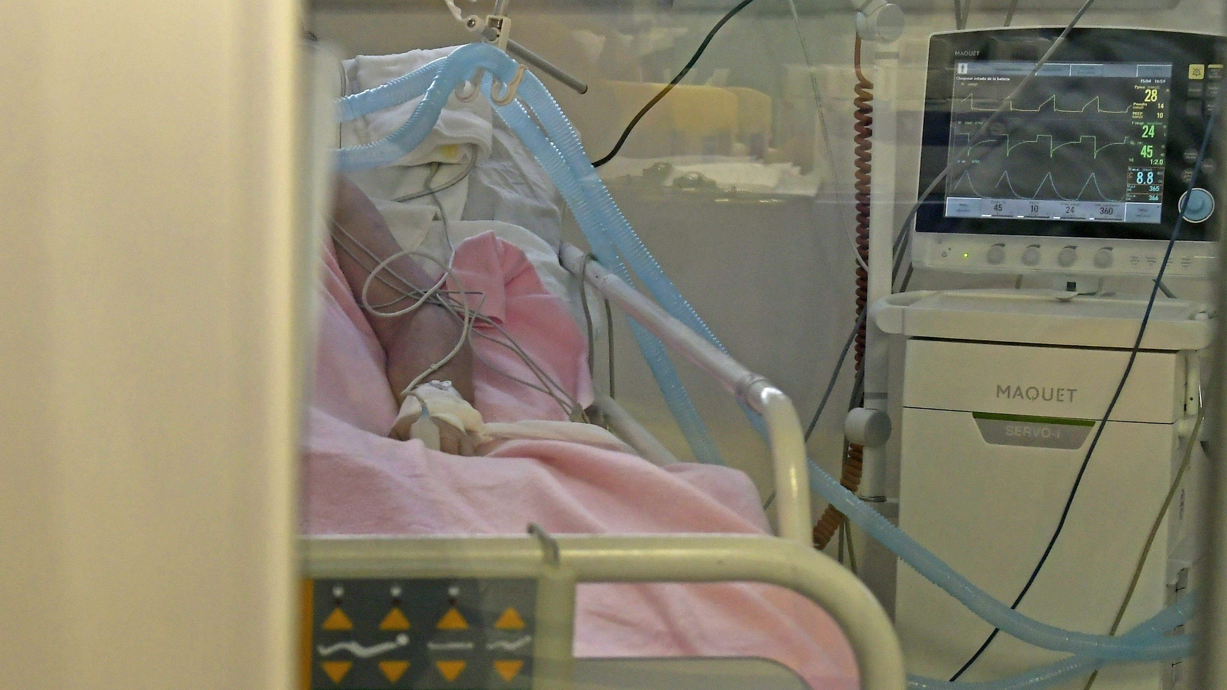 17 de Abril de 2021 / IQUIQUEAumento de pacientes graves por Covid-19 provoca una saturación en uso de camas en la Unidad de Cuidados Intensivos (UCI) del Hospital Dr. Ernesto Torres Galdames.
FOTO: CRISTIAN VIVERO BOORNES/AGENCIAUNO