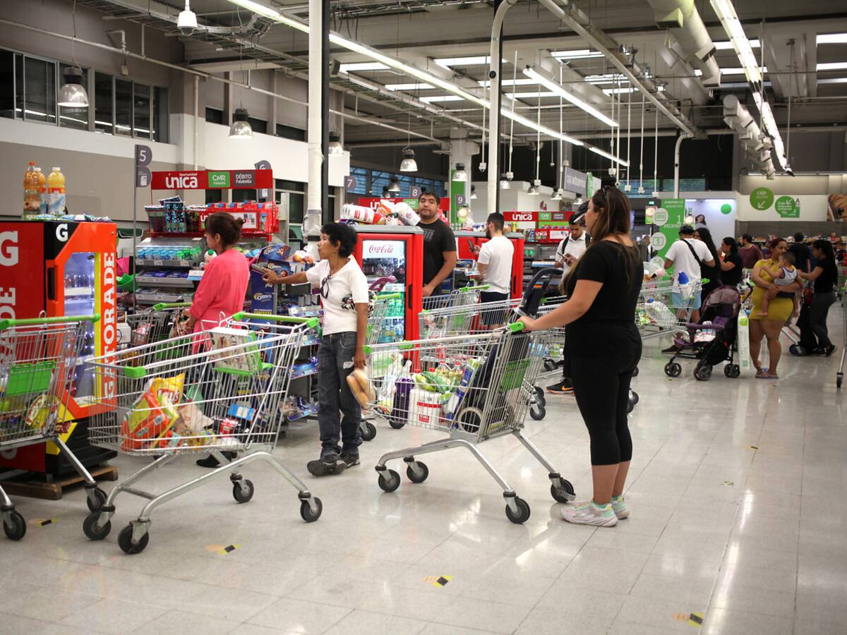 Carabineros confirmó la detención de dos personas que intentaban ingresar a supermercado en Ñuñoa estando contagiados con Covid-19