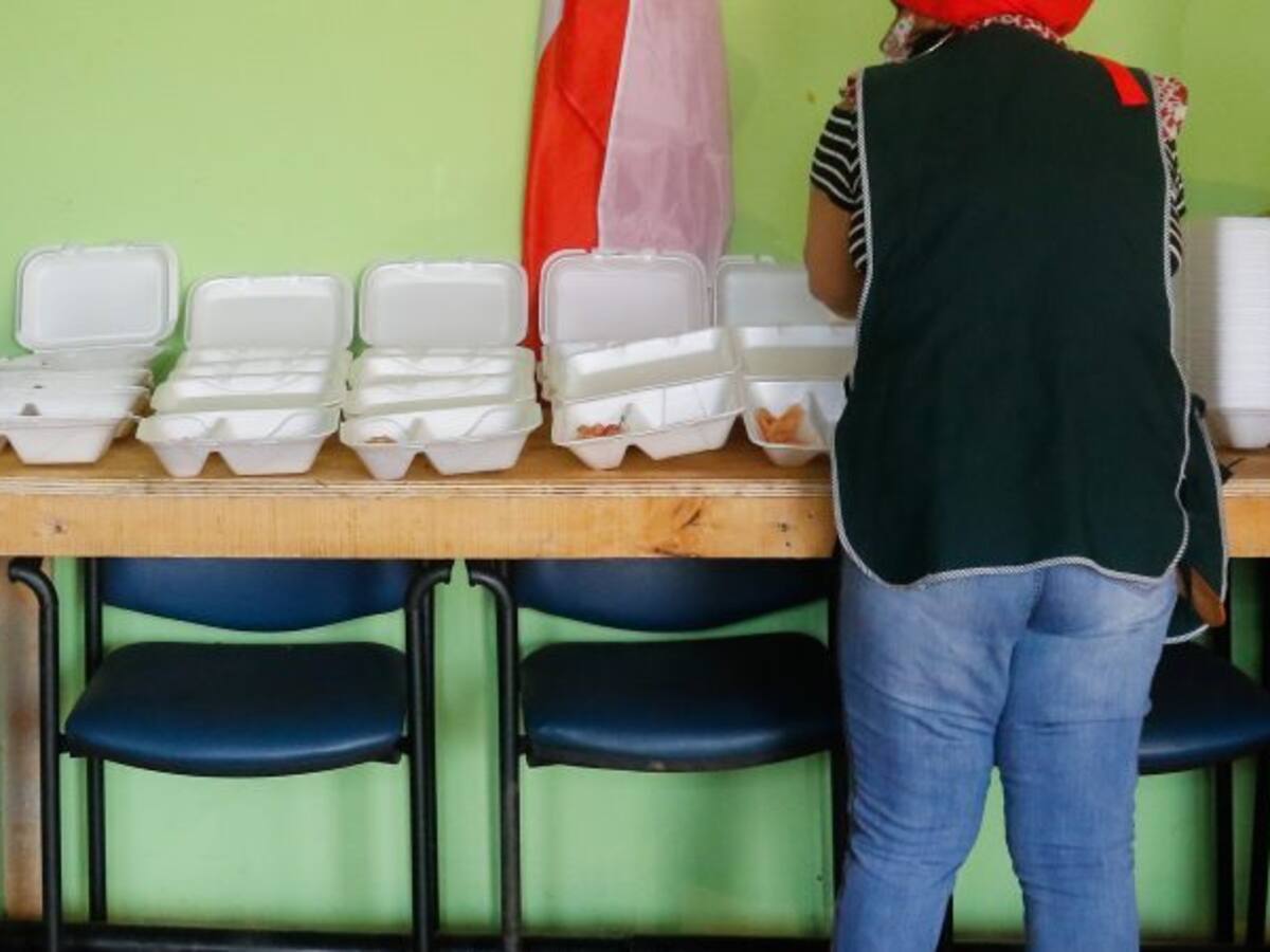 Cómo se vive una olla común en San Miguel: «Acá hay mucha pobreza. Detrás de una casa pituca hay una situación mala»