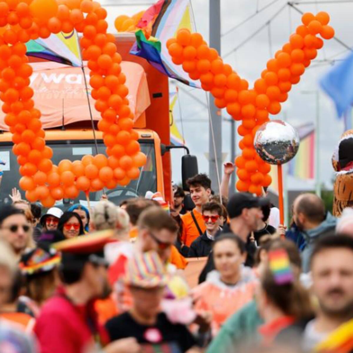 Realizan multitudinario desfile en Alemania por los derechos LGBTQ+
