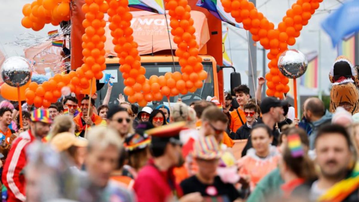 Realizan multitudinario desfile en Alemania por los derechos LGBTQ+
