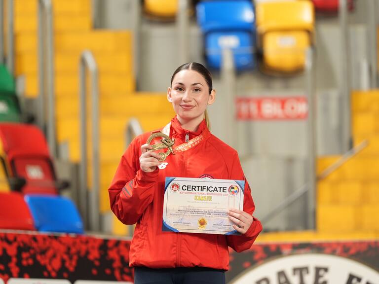 Magdalena Godoy saca la cara por Chile y gana medalla de oro en la Bosphorus Cup de karate
