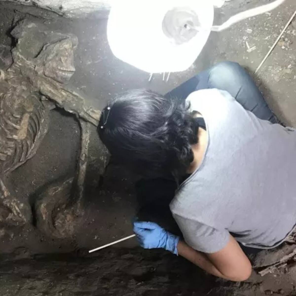 Una mujer hizo un arreglo en su casa y terminó encontrando un cementerio con los restos de más de 40 mil personas
