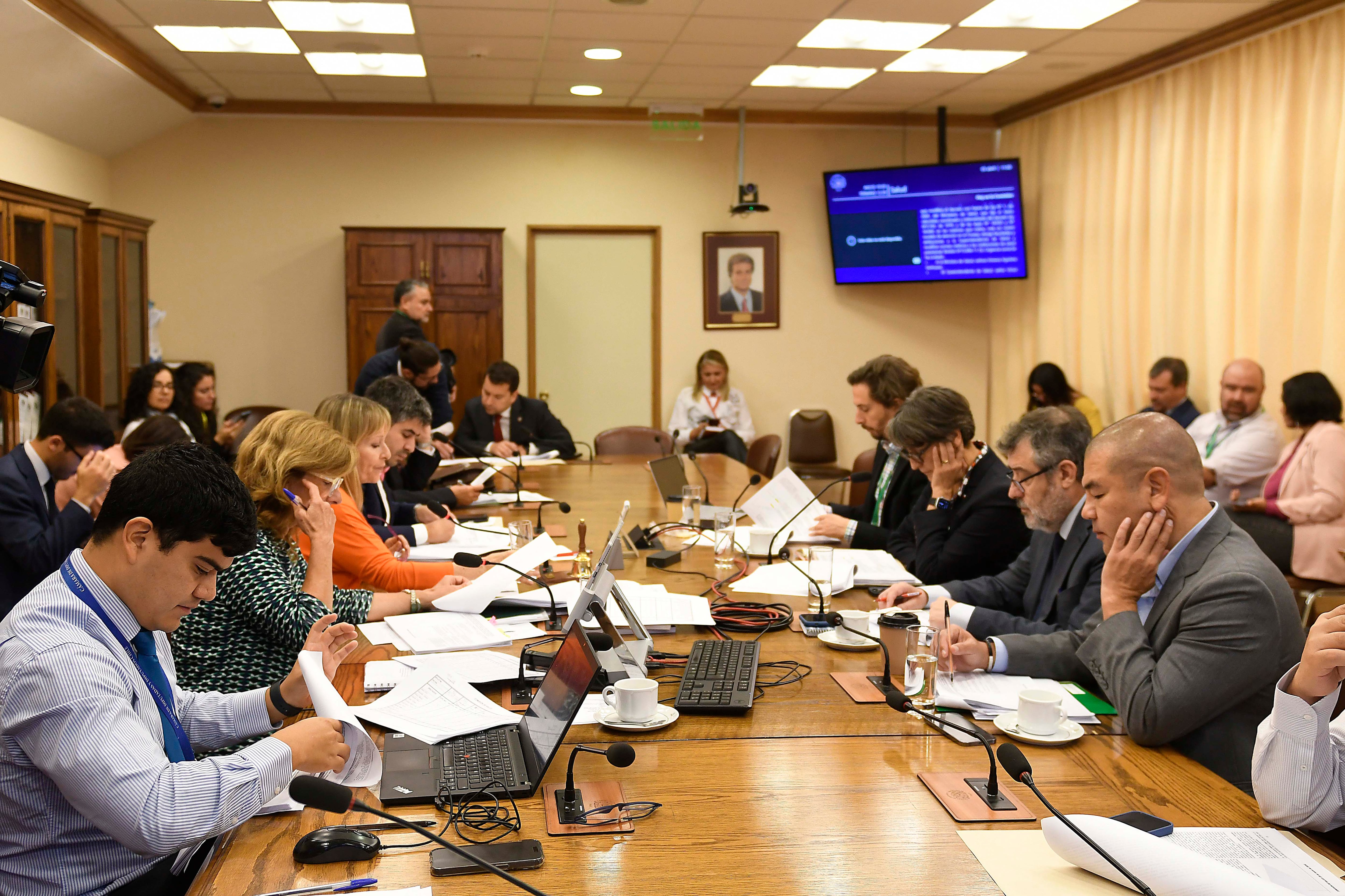 Ley corta de Isapres: Comisión de Salud limita en hasta un 10% el alza extraordinaria de precios base
