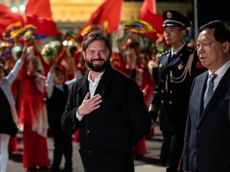 Presidente Gabriel Boric llega a Beijing para inaugurar el Chile Week en medio de su gira por China