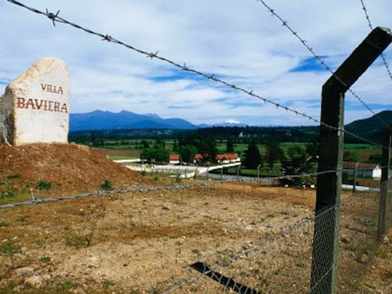 Víctimas de Colonia Dignidad piden renuncia de ministro de Justicia