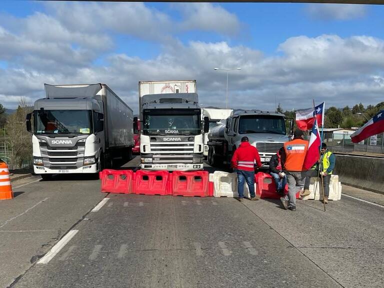 Protesta de camioneros bloqueó la Ruta 5 Sur: exigen más seguridad para la macrozona sur
