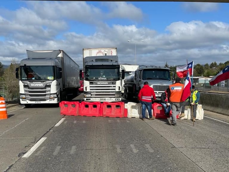 Protesta de camioneros bloqueó la Ruta 5 Sur: exigen más seguridad para la macrozona sur