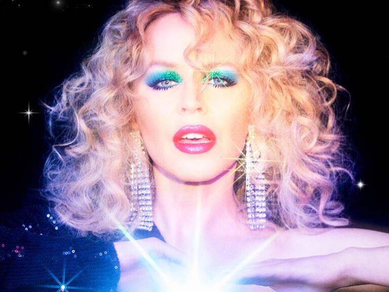 Kylie Minogue estrena video de “Miss A Thing” para celebrar el aniversario de su álbum «DISCO»