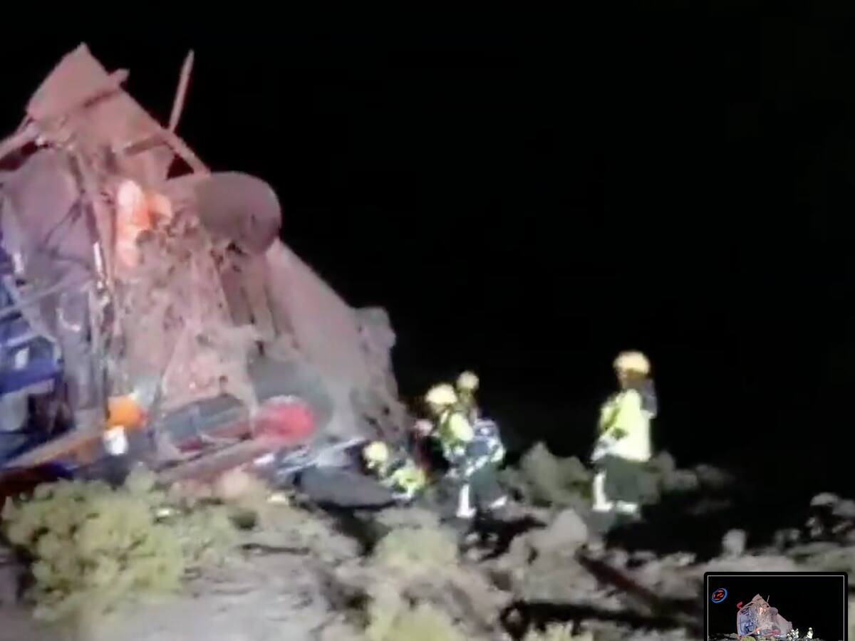 Un hombre falleció y 20 personas quedaron heridas en accidente de tránsito entre un furgón y bus de pasajeros en Colchane