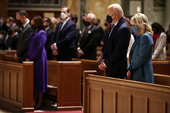 Joe Biden participa de servicio religioso antes de asumir la presidencia de EE.UU.