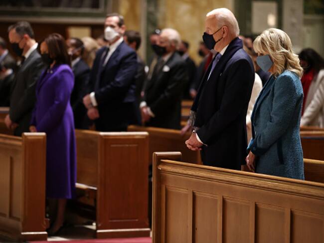 Joe Biden participa de servicio religioso antes de asumir la presidencia de EE.UU.