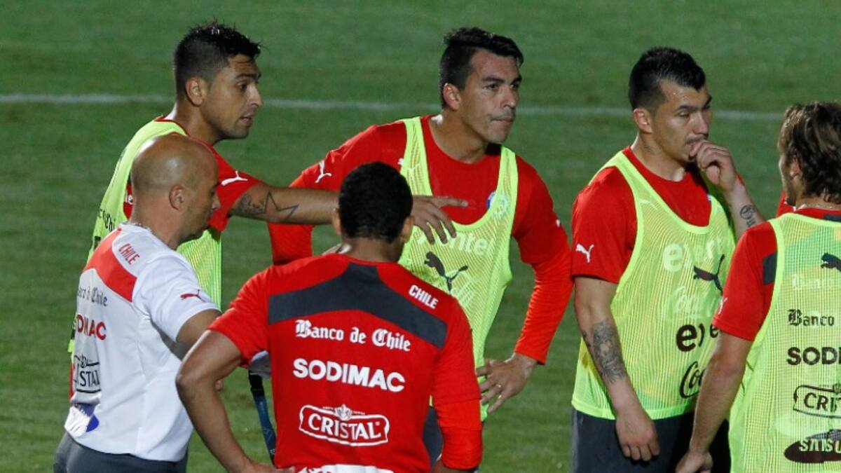 Esteban Paredes carga contra Sampaoli y acusa menosprecio del ex DT de Chile: “Él era un tipo raro, no te pescaba mucho”