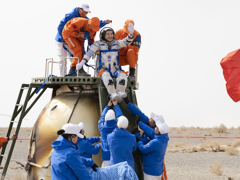 EJIN BANNER, CHINA - APRIL 16: Astronaut Zhai Zhigang waves as he is helped to disembark from the return capsule at the Dongfeng landing site on April 16, 2022 in Ejin Banner, Alxa League, Inner Mongolia Autonomous Region of China. The three crew members of China&#039;s Shenzhou XIII mission returned to Earth safely after completing six-month space mission. (Photo by VCG/VCG via Getty Images)