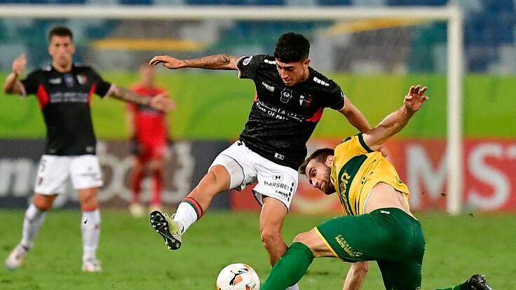 La “doble vara” de Conmebol: sanciona a Palestino por la cancha en Concepción y deja pasar malas condiciones en Cuiabá