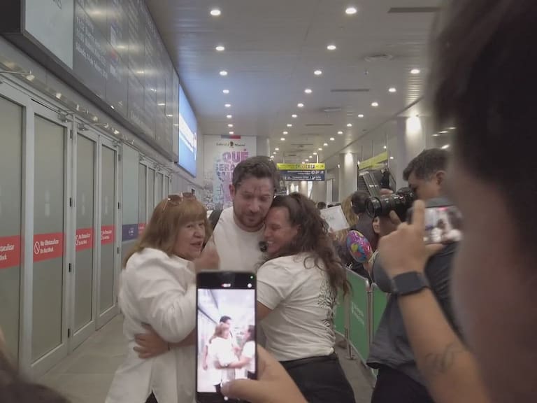 Chileno separado de su familia en dictadura se reunió con su madre biológica tras 35 años de búsqueda