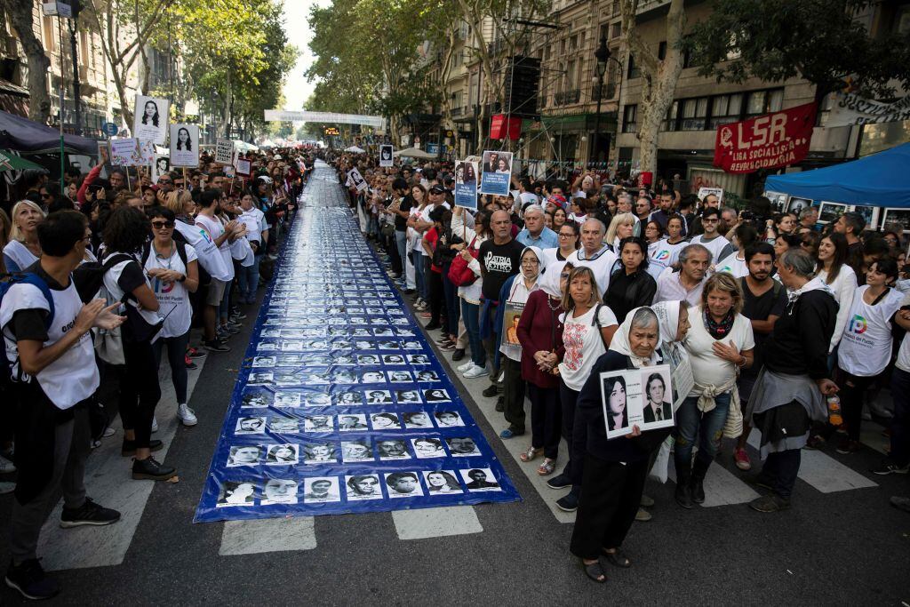 Madres de Plaza de Mayo homenajean a las víctimas de la dictadura en Buenos Aires
