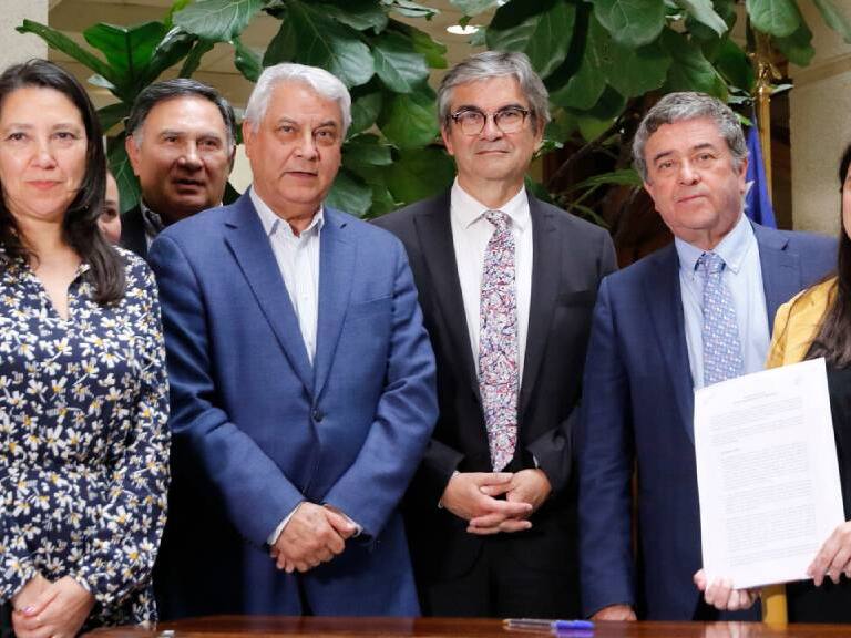 Comisión Mixta firma protocolo de acuerdo por Ley de Presupuesto 2023