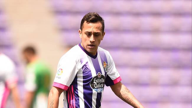 VALLADOLID, SPAIN - MAY 02: Fabian Orellana of Real Valladolid reacts during the La Liga Santander match between Real Valladolid CF and Real Betis at Estadio Municipal Jose Zorrilla on May 02, 2021 in Valladolid, Spain. Sporting stadiums around Spain remain under strict restrictions due to the Coronavirus Pandemic as Government social distancing laws prohibit fans inside venues resulting in games being played behind closed doors. (Photo by Denis Doyle/Getty Images)