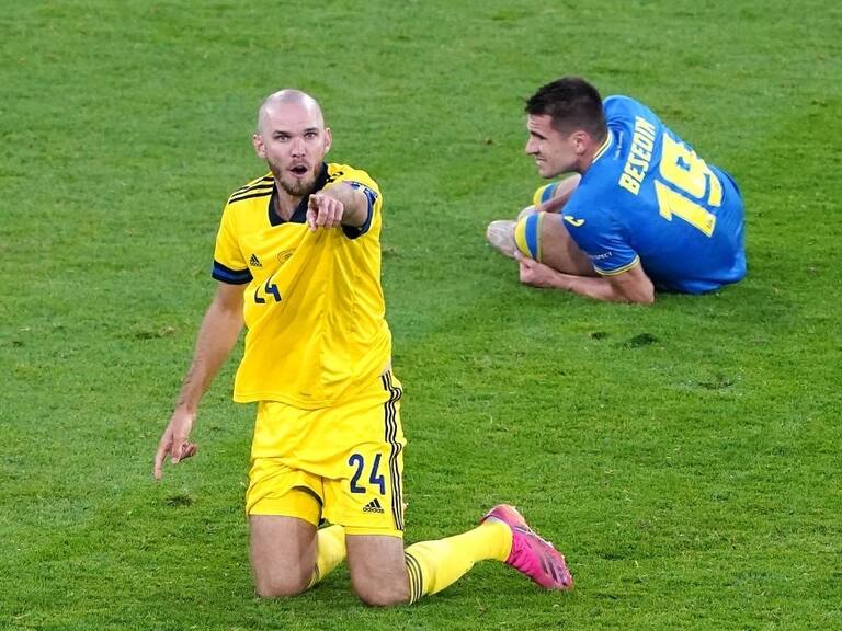 Eurocopa: El sueco Marcus Danielson se llenó de críticas por planchazo por el que le echaron ante Ucrania