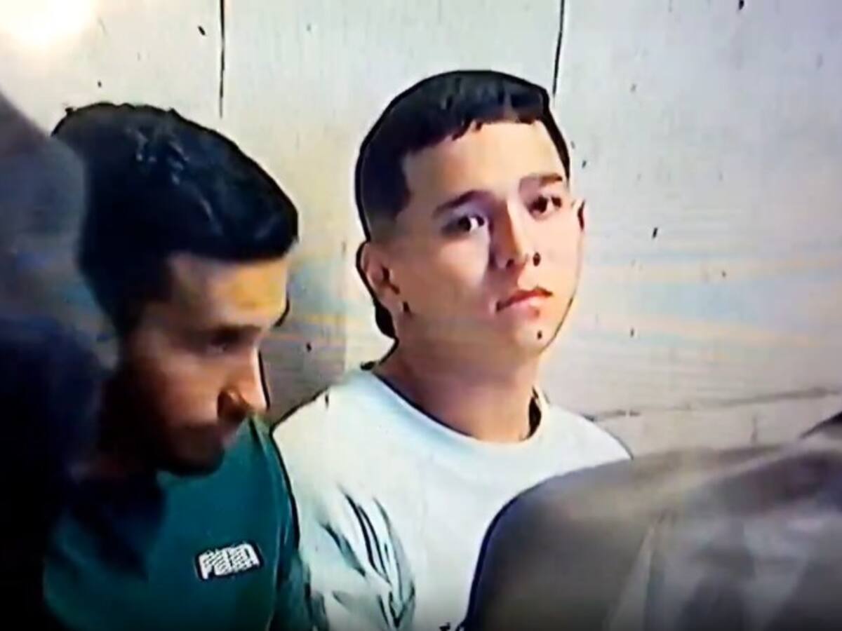 Esta vez en plena audiencia: detenido por asesinato del teniente Emmanuel Sánchez vuelve a realizar gestos provocadores