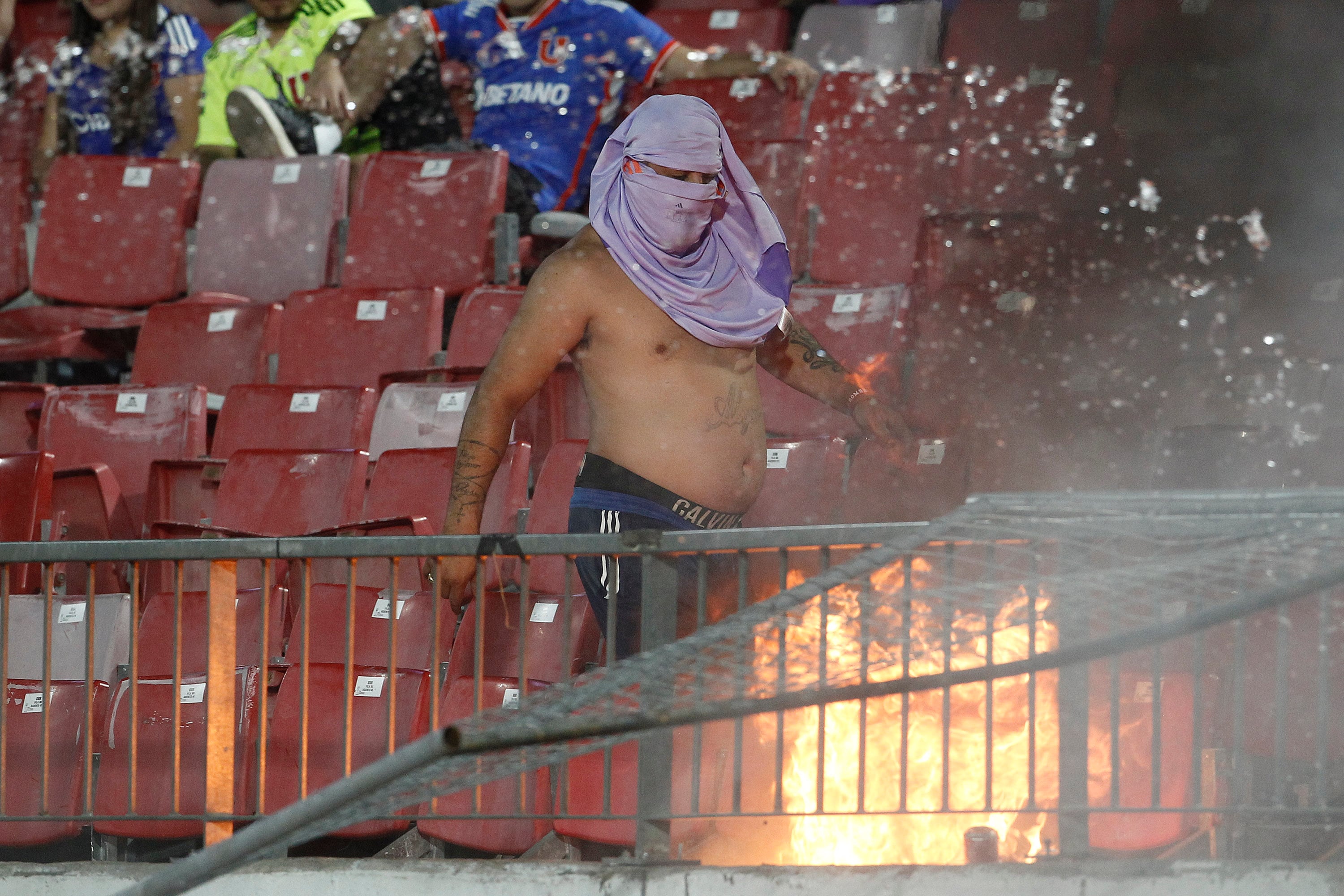Desmanes durante el partido entre Universidad de Chile y Audax Italiano