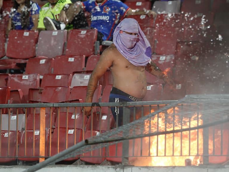 Desmanes durante el partido entre Universidad de Chile y Audax Italiano