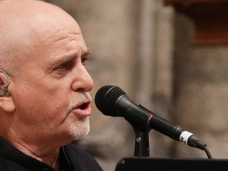 Peter Gabriel grabó una nueva versión de «Biko» con 25 músicos de diferentes países
