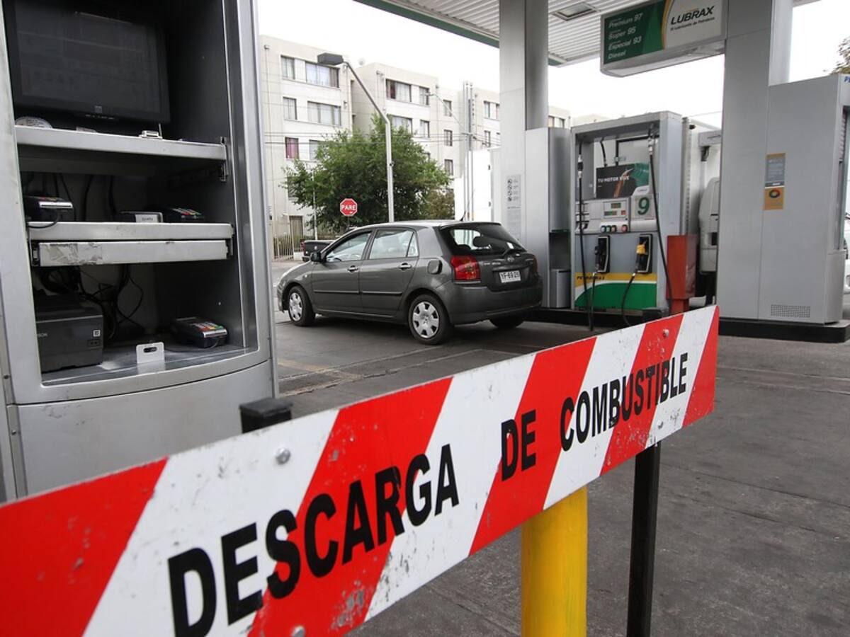 Baja el precio de todos los combustibles desde este jueves informó ENAP