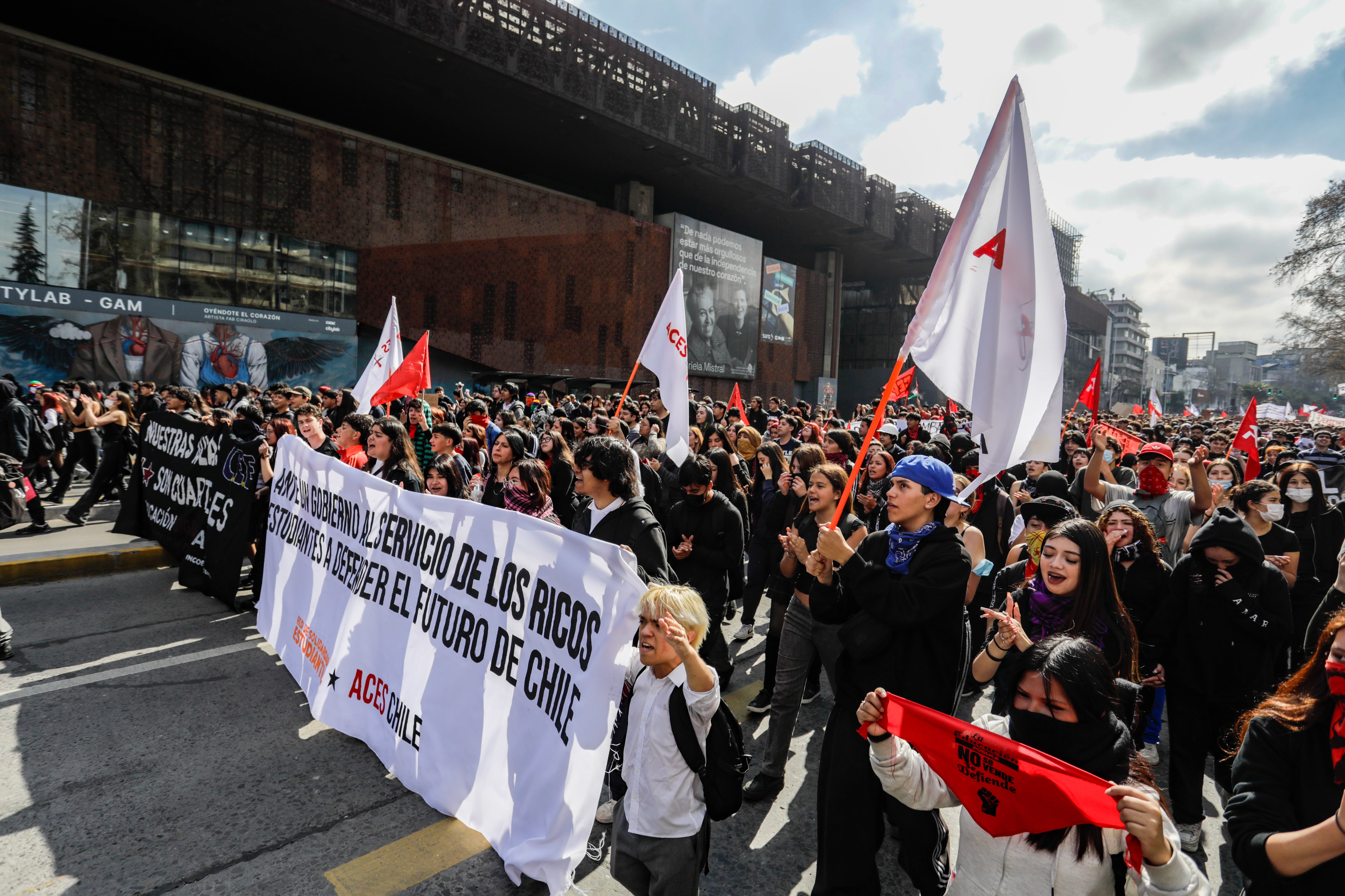 Marcha estudiantil contra las medidas del gobierno de José Antonio Kast