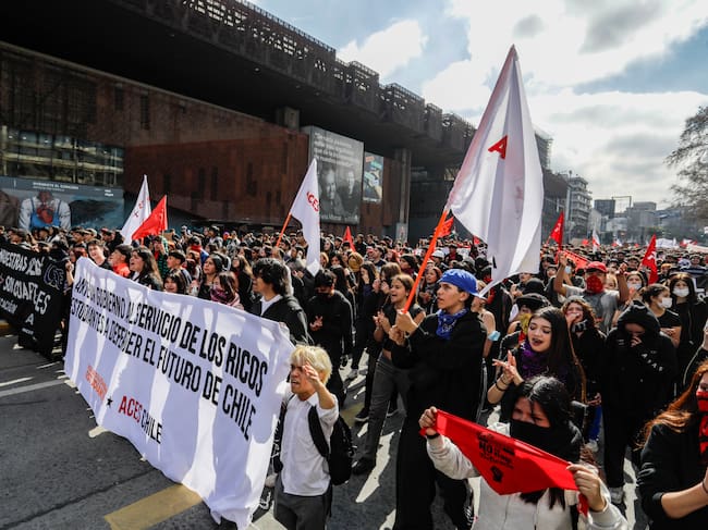 Marcha estudiantil contra las medidas del gobierno de José Antonio Kast