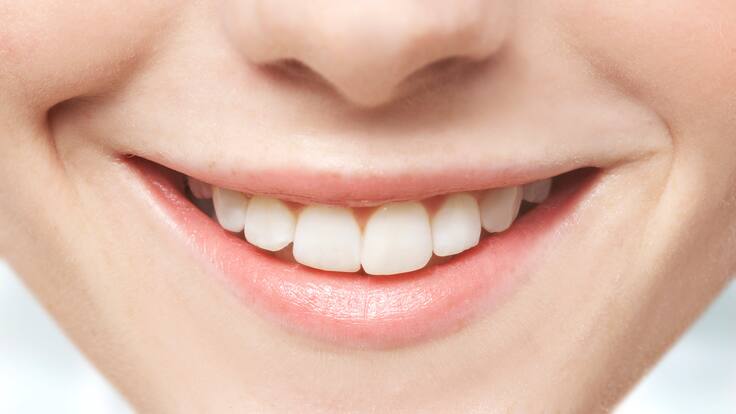 Día de la Sonrisa: este es el alimento natural que te ayudará a mantener limpios tus dientes