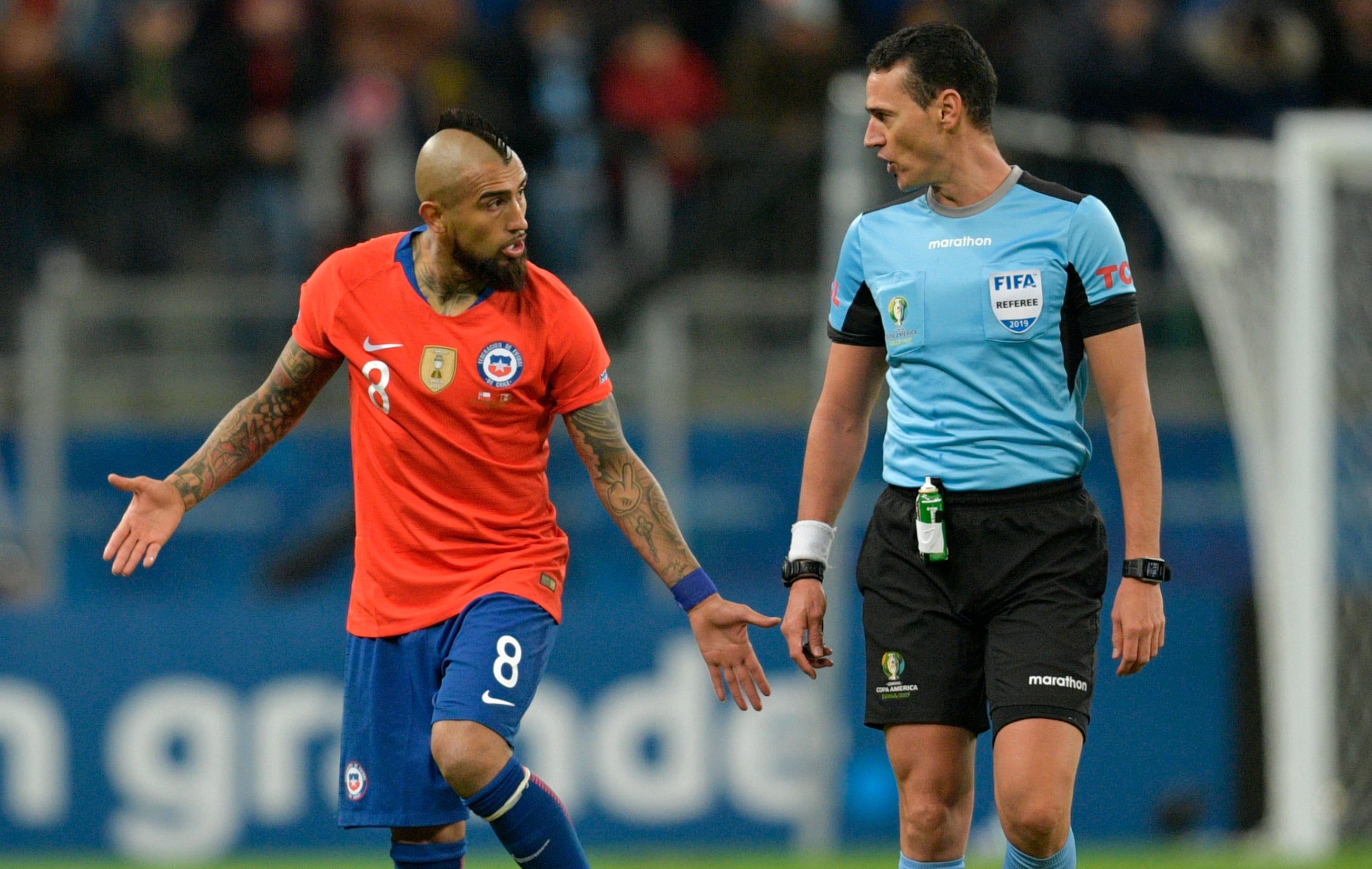 ¡No se guardó nada! El desatado reclamo de Arturo Vidal contra Wilmar Roldán por la eliminación de Chile | Getty Images