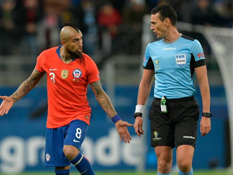 ¡No se guardó nada! El desatado reclamo de Arturo Vidal contra Wilmar Roldán por la eliminación de Chile | Getty Images