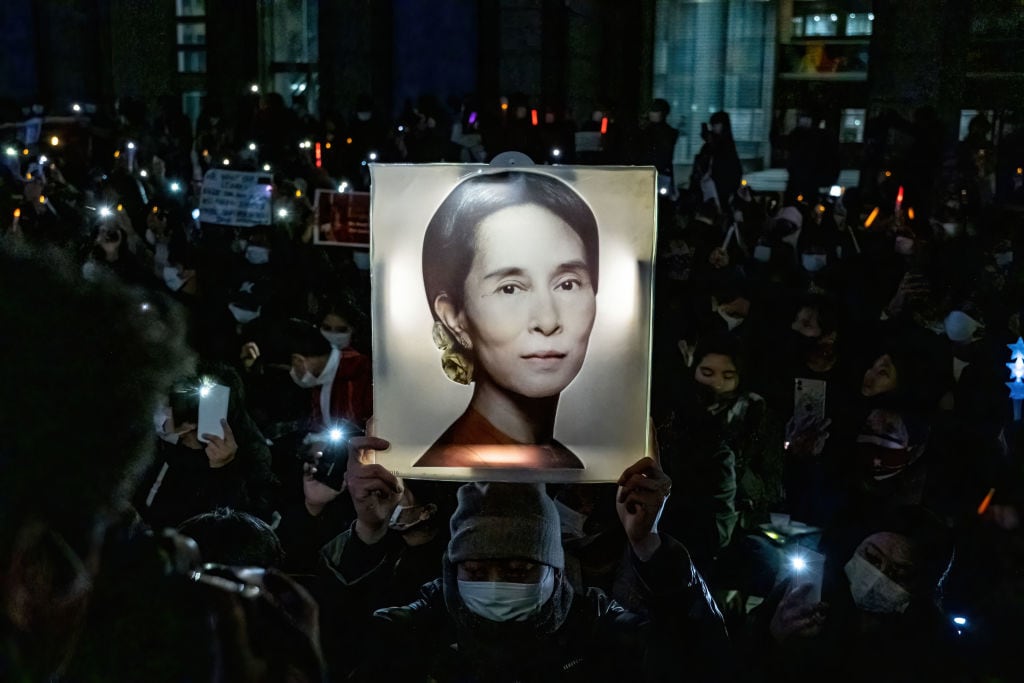 Manifestantes homenajean a la mandataria electa de Myanmar, Aung San Suu Kyi