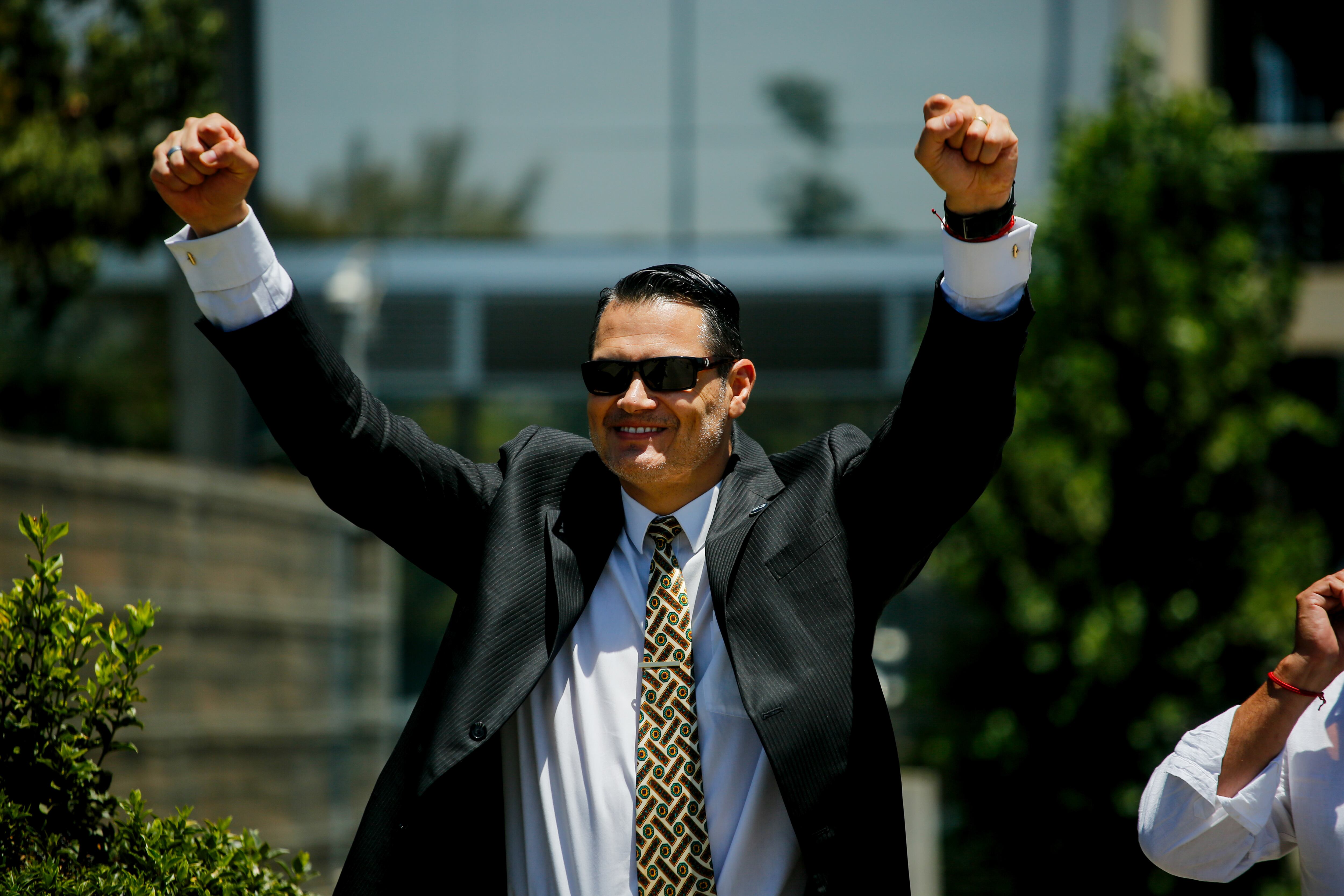 13 de enero de 2026/SANTIAGOClaudio Crespo celebra su absolución en el juicio contra Gustavo Gatica.
FOTO: HANS SCOTT/AGENCIAUNO