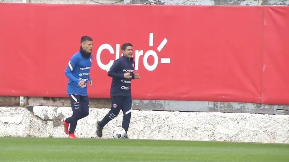 Charles Aránguiz practicó en Juan Pinto Durán y estará disponible ante Ecuador