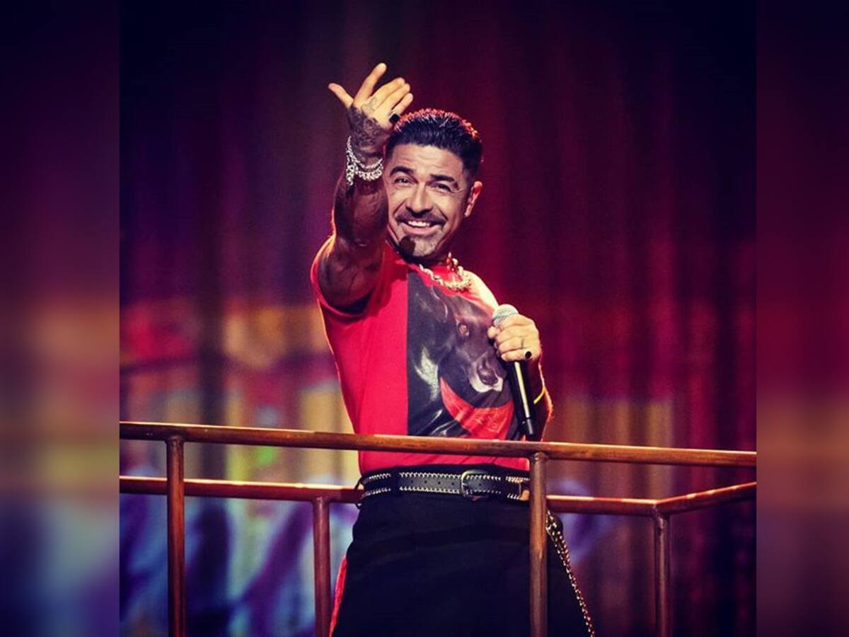 Prohíben a DJ Méndez usar polera de Negro Matapacos en Suecia