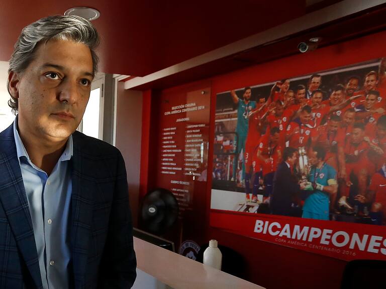 Nueva renuncia en el directorio de la ANFP complica el mandato de Sebastián Moreno