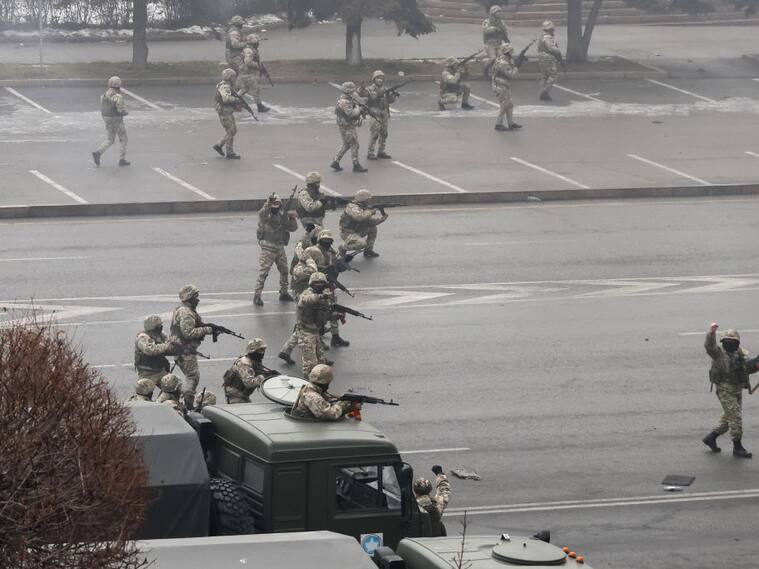 Agentes kazajos disparan contra grupos de manifestantes en Almaty