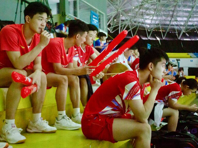 Impacto en China: joven jugador de bádminton fallece súbitamente en pleno torneo