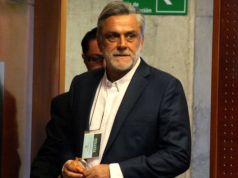 «No vengo como un mesías»: Pablo Longueira participó en comisión política de la UDI