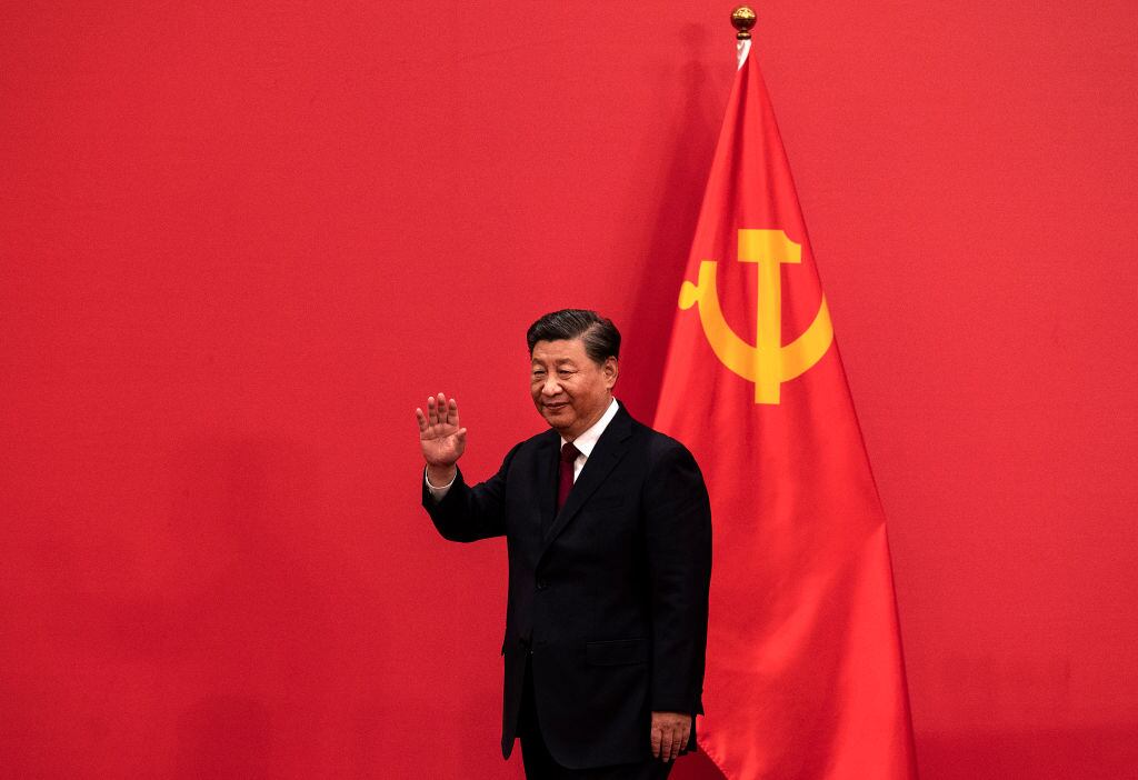 El presidente de China, Xi Jinping, saluda en el Congreso del PCCh