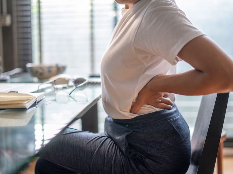 ¿Qué sirve para aliviar el dolor de espalda? OMS entrega recomendaciones probadas científicamente que ayudan a mejorar esta molestia