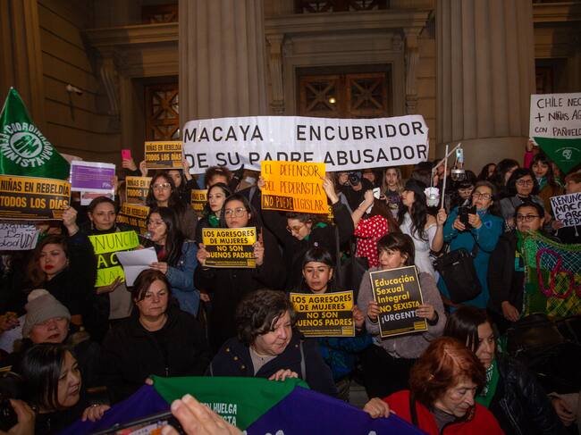 26 DE JULIO 2024 / SANTIAGO
Diferentes coordinadoras feministas se reúnen en frente de la corte suprema para manifestarse en contra de Eduardo Macaya del padre del senador UDI Javier Macaya, imputado por abuso sexual.
FOTO: LUKAS SOLIS / AGENCIAUNO