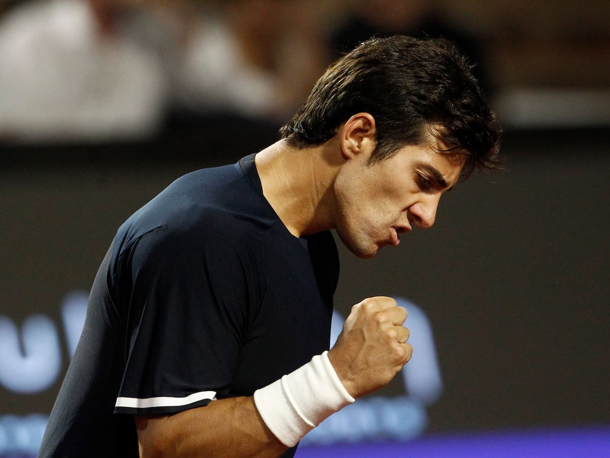 Cristian Garin extrema recursos para remontar el marcador y gana en su debut por el Chile Open 2025
